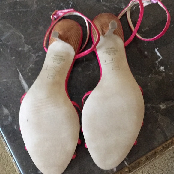 Ann Taylor Loft Azalea Women’s Kitten Heel Sandal. - Picture 3 of 4